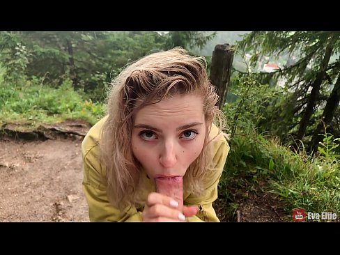 ❤️ Jente svelger cum etter en offentlig blowjob - Eva Elfi ❤️ Vakker porno hos oss ❌️