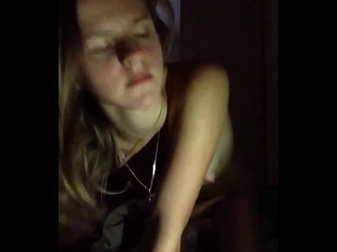 ❤️ En jente onanerer og spermer ❤️ Vakker porno hos oss ❌️
